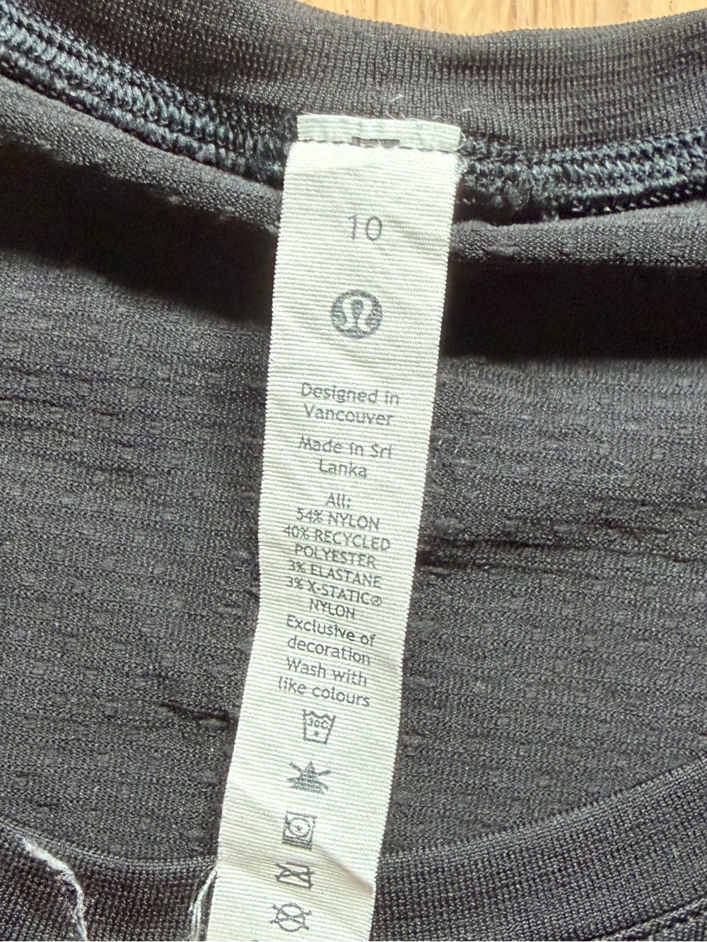 Lululemon Black Long Sleeve Top Size 10 Athletic Workout Yoga Lightweight - Picture 2 of 3